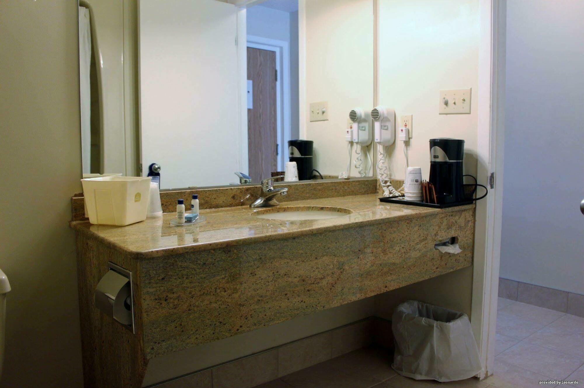 Best Western Smiths Falls Hotel Esterno foto